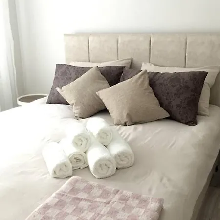 Small Semi Basement Floor Apartment *