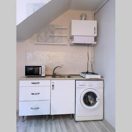 شقة Small Semi Basement Floor