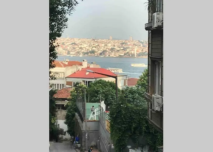 Апартаменты Small Semi Basement Floor