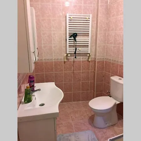 Small Semi Basement Floor * Istanboel